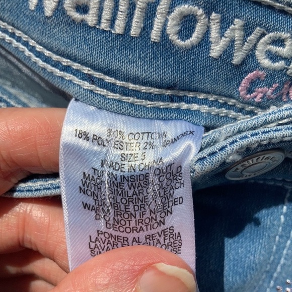 3/$12 Wallflower jean short  bead like accent flower jean short boho girls 5 - Picture 12 of 16